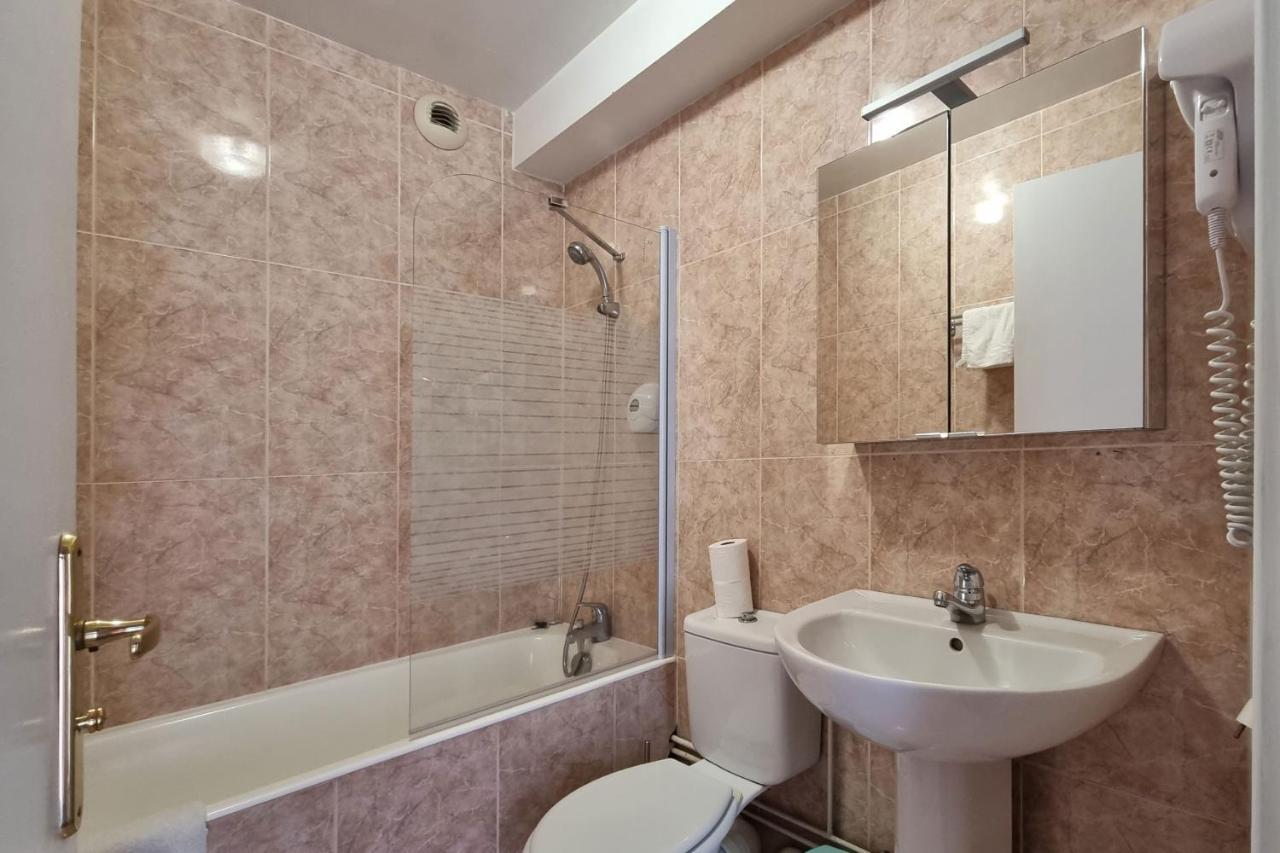 Le Catalan - Hotel Et Appartements Mont-Louis Zewnętrze zdjęcie