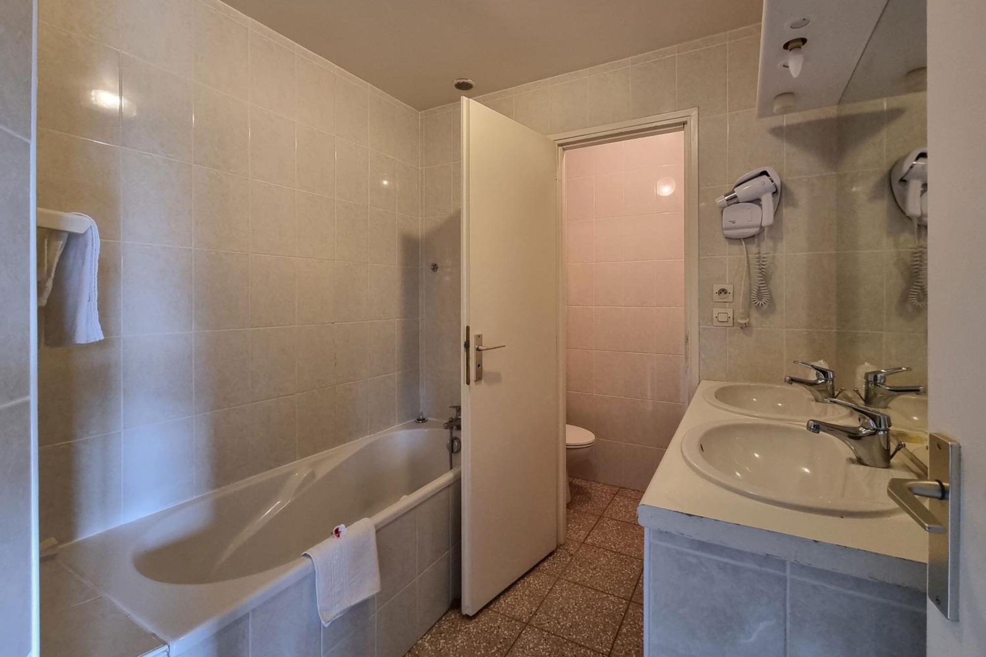 Le Catalan - Hotel Et Appartements Mont-Louis Zewnętrze zdjęcie