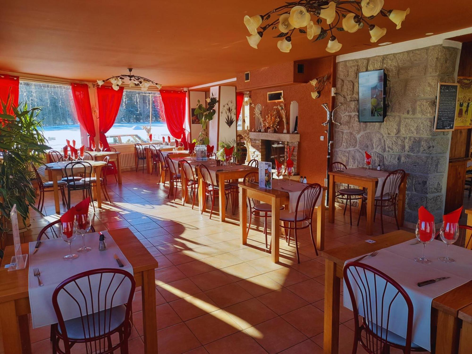 Le Catalan - Hotel Et Appartements Mont-Louis Zewnętrze zdjęcie