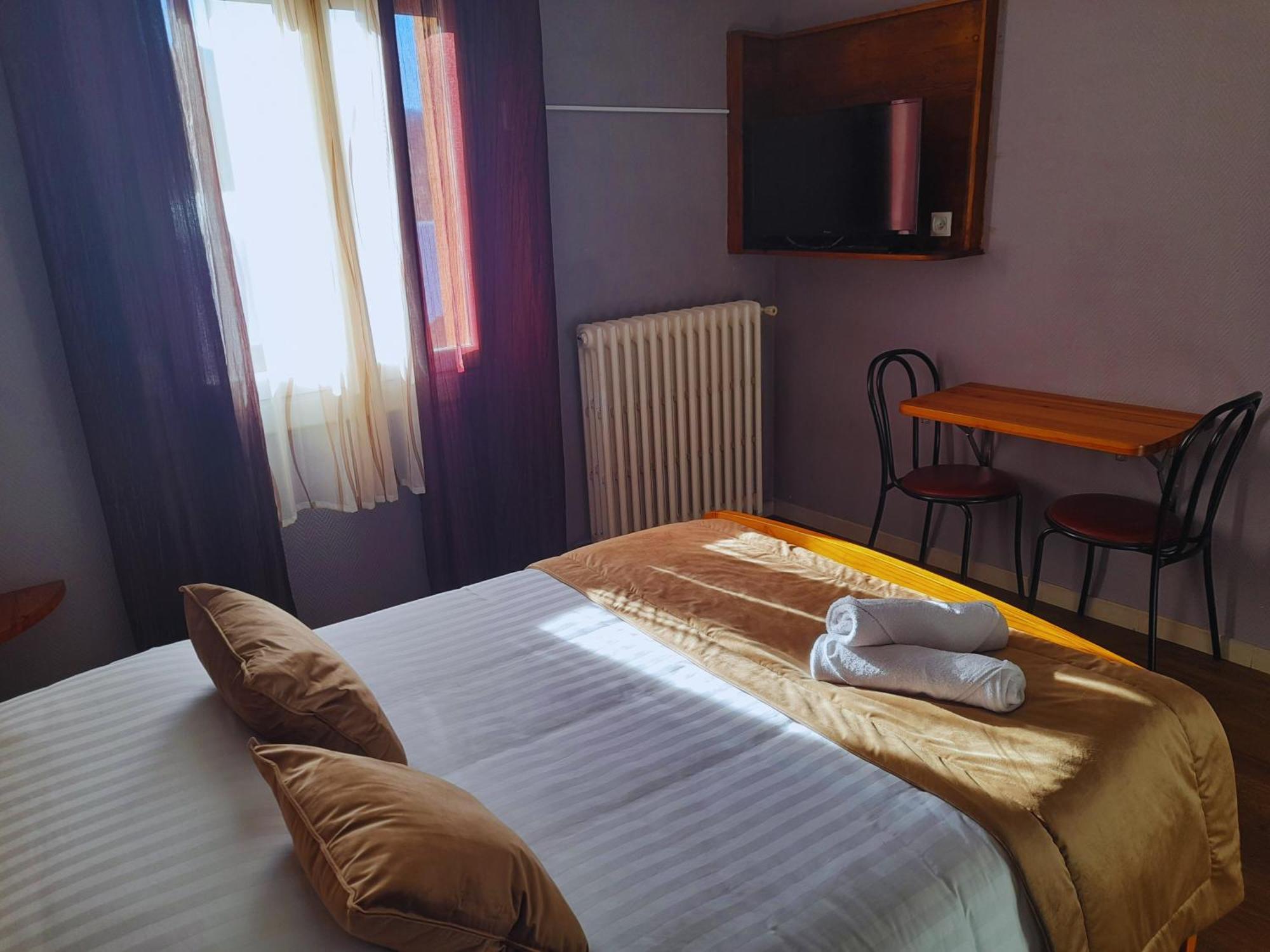 Le Catalan - Hotel Et Appartements Mont-Louis Zewnętrze zdjęcie