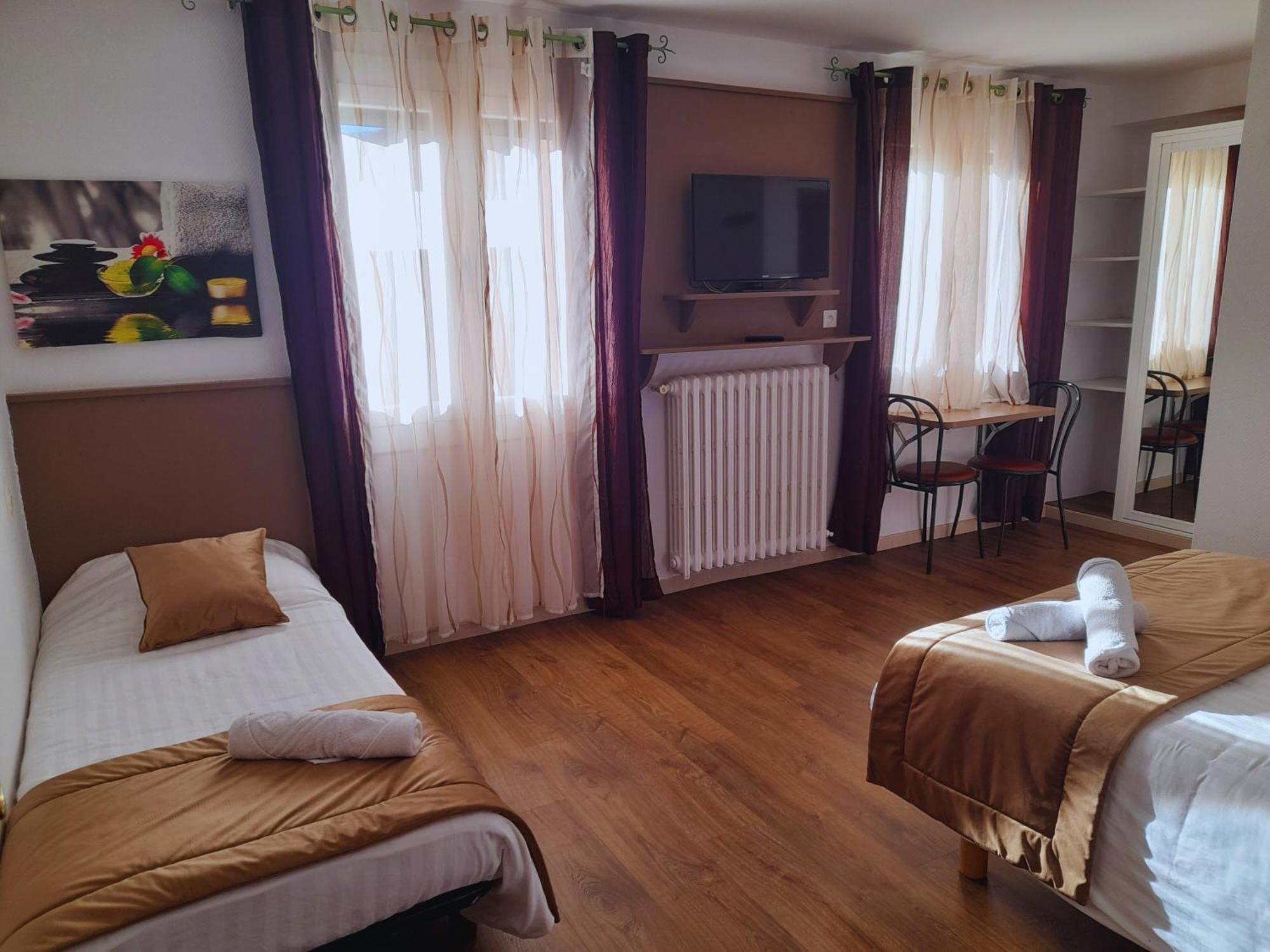 Le Catalan - Hotel Et Appartements Mont-Louis Zewnętrze zdjęcie
