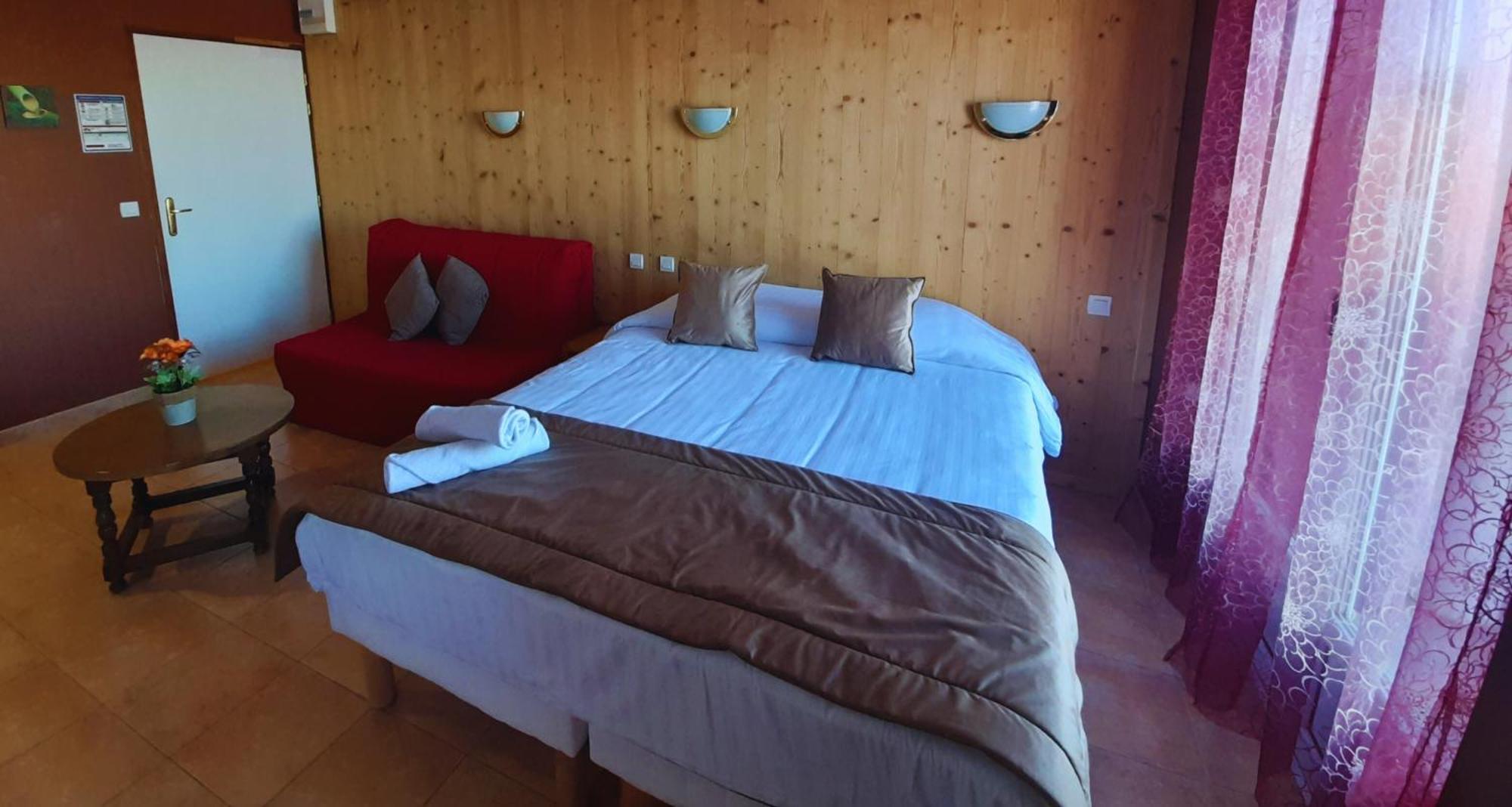 Le Catalan - Hotel Et Appartements Mont-Louis Zewnętrze zdjęcie