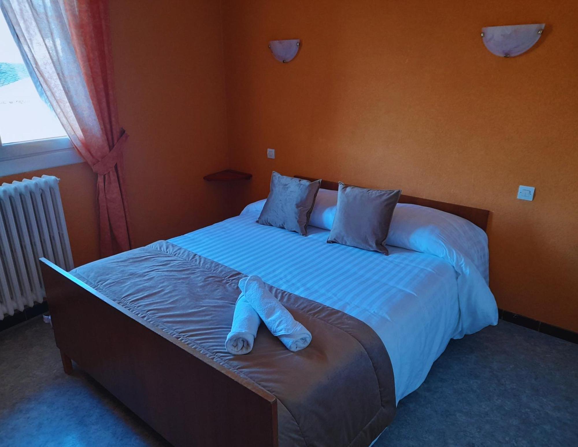 Le Catalan - Hotel Et Appartements Mont-Louis Zewnętrze zdjęcie